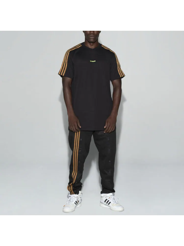 Футболка adidas originals x Ivy Park 4 Crossover Embroidered Logo Round Neck Short Sleeve Black T-Shirt — изображение 3 из 7