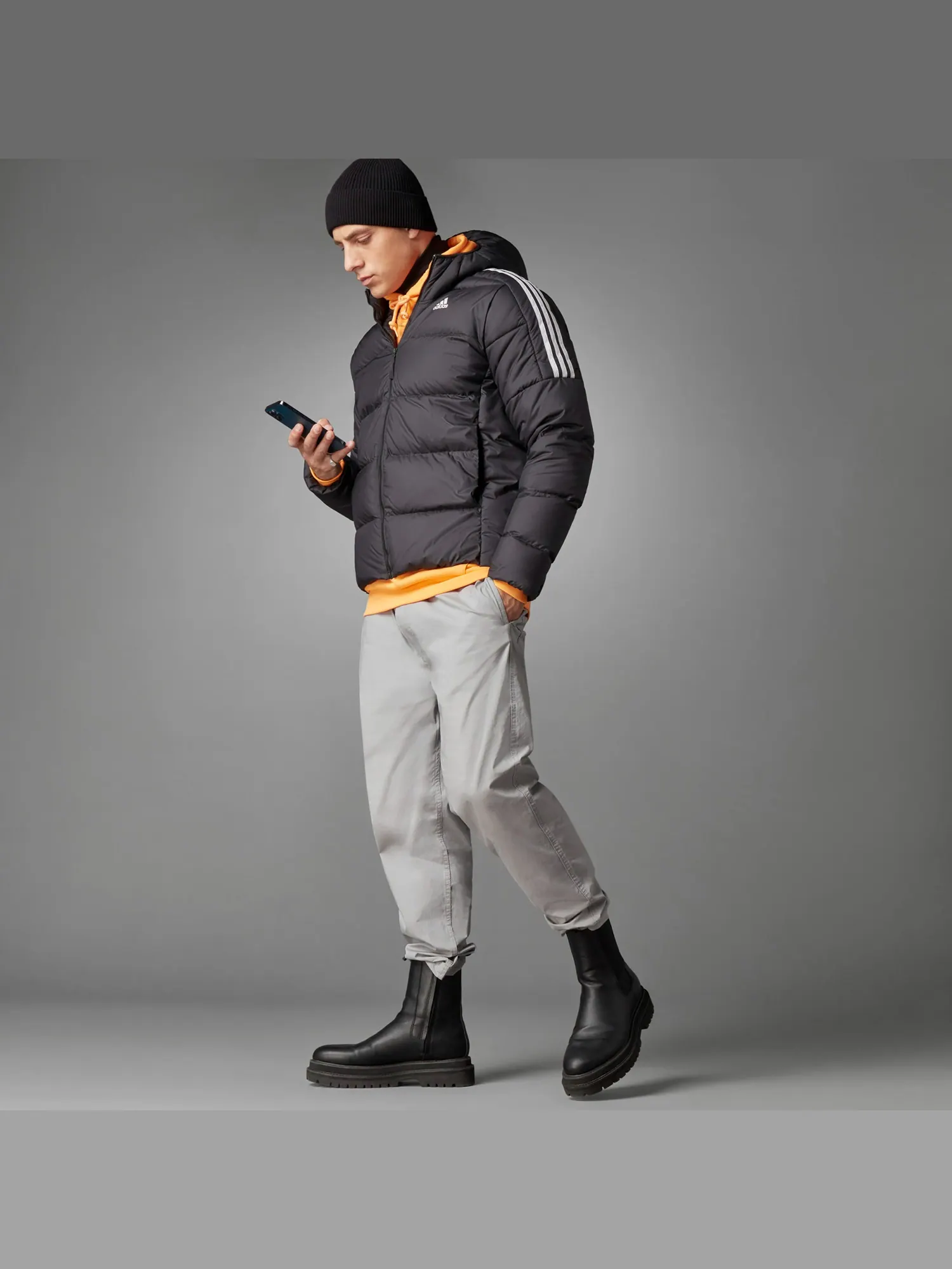 Куртка Adidas Essentials Midweight Down Hooded — изображение 3 из 5, черный