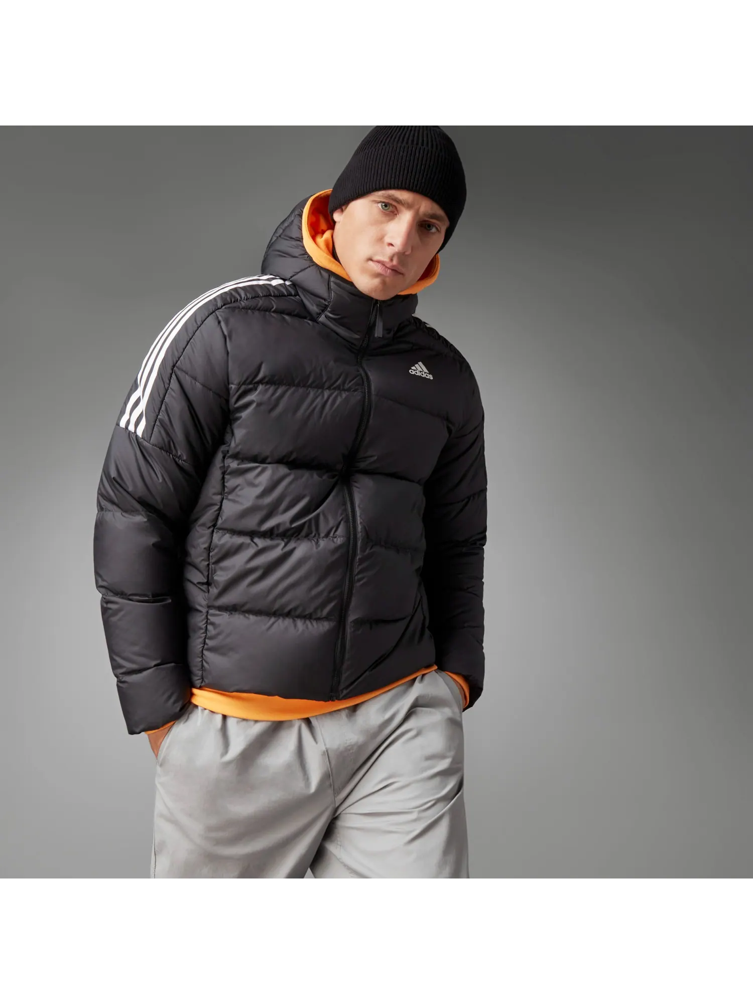 Куртка Adidas Essentials Midweight Down Hooded — изображение 4 из 5, черный