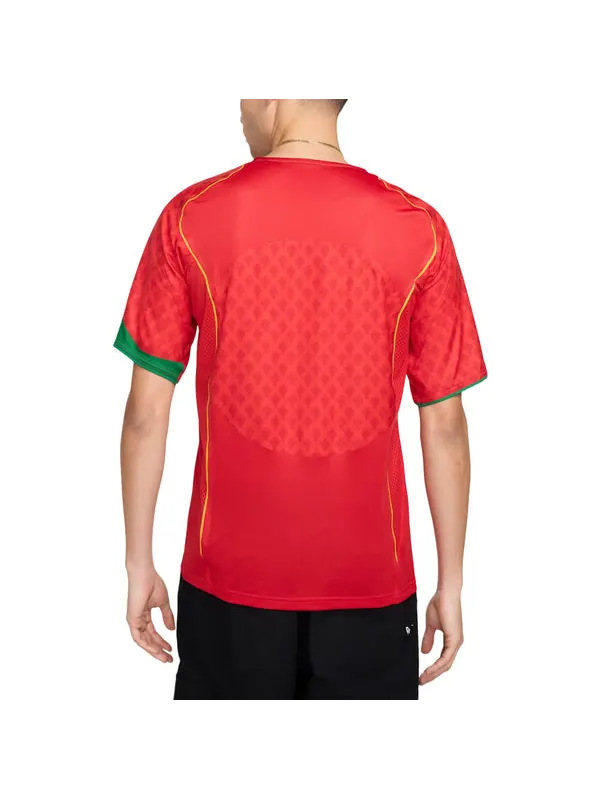 Спортивная футболка portugal 2004 reissue soccer replica jersey 'sport red green yellow' Nike — изображение 2 из 2