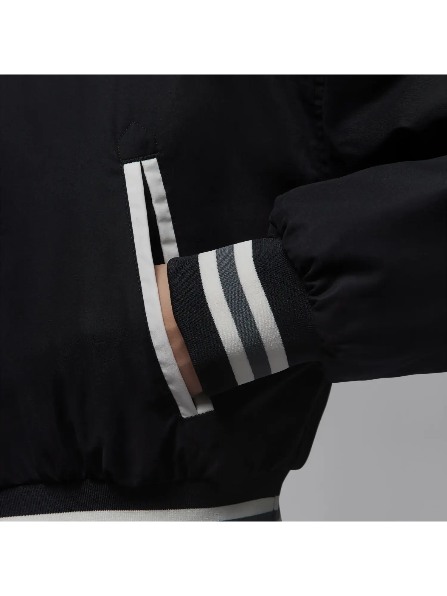 Куртка (WMNS) Air Jordan Brooklyn Therma-Fit Varsity Jacket 'Black' — изображение 4 из 5, черный