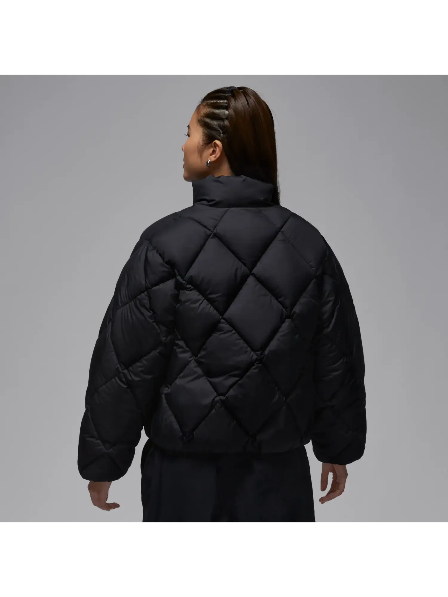 Куртка (WMNS) Air Jordan Brooklyn Quilted Puffer Jacket 'Black' — изображение 2 из 5, черный