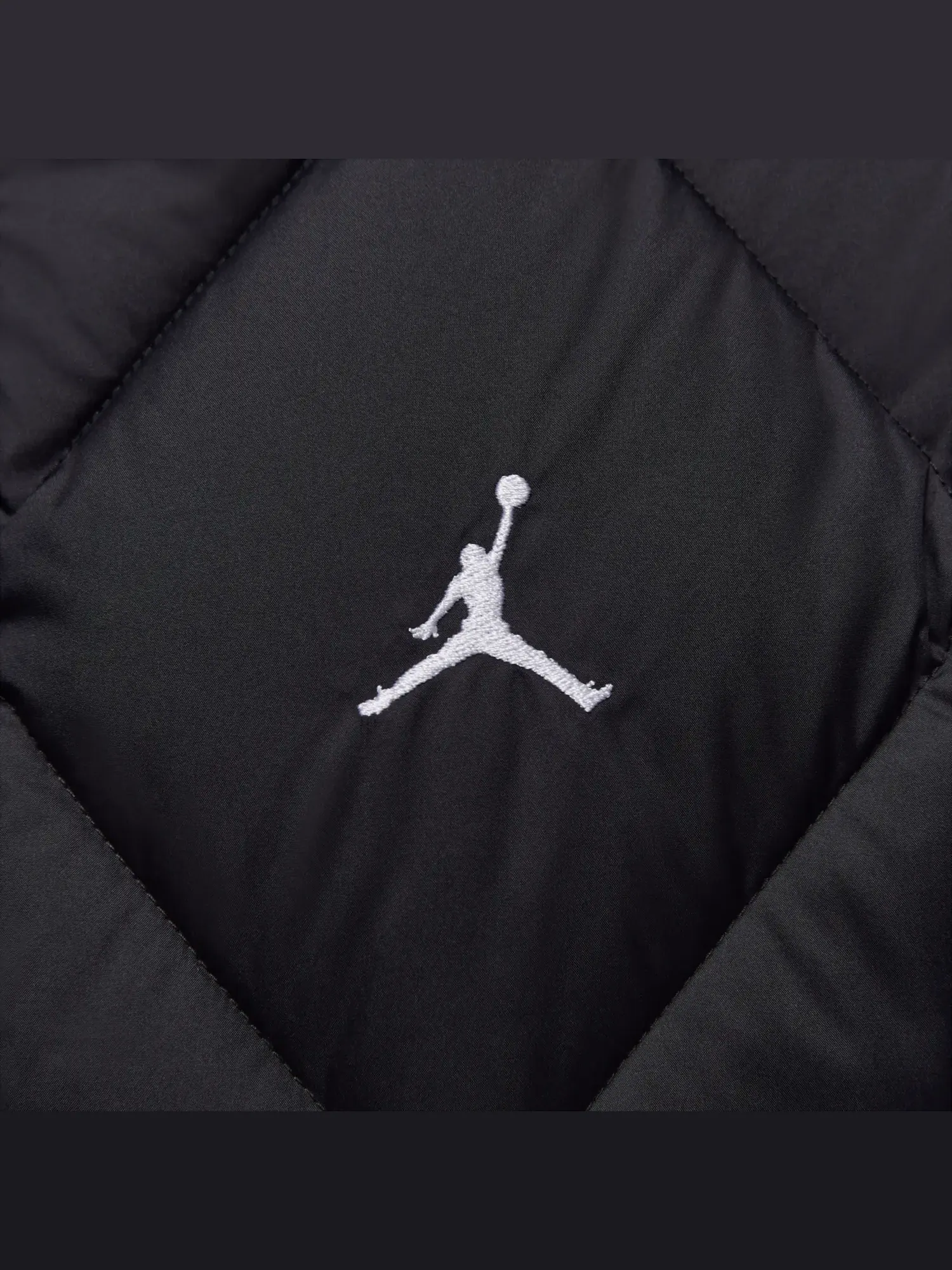 Куртка (WMNS) Air Jordan Brooklyn Quilted Puffer Jacket 'Black' — изображение 3 из 5, черный