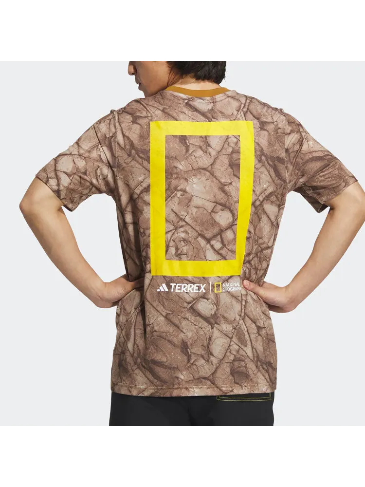 Футболка adidas National Geographic Graphic Tencel Short Sleeve Tee 'Brown' — изображение 3 из 7, коричневый