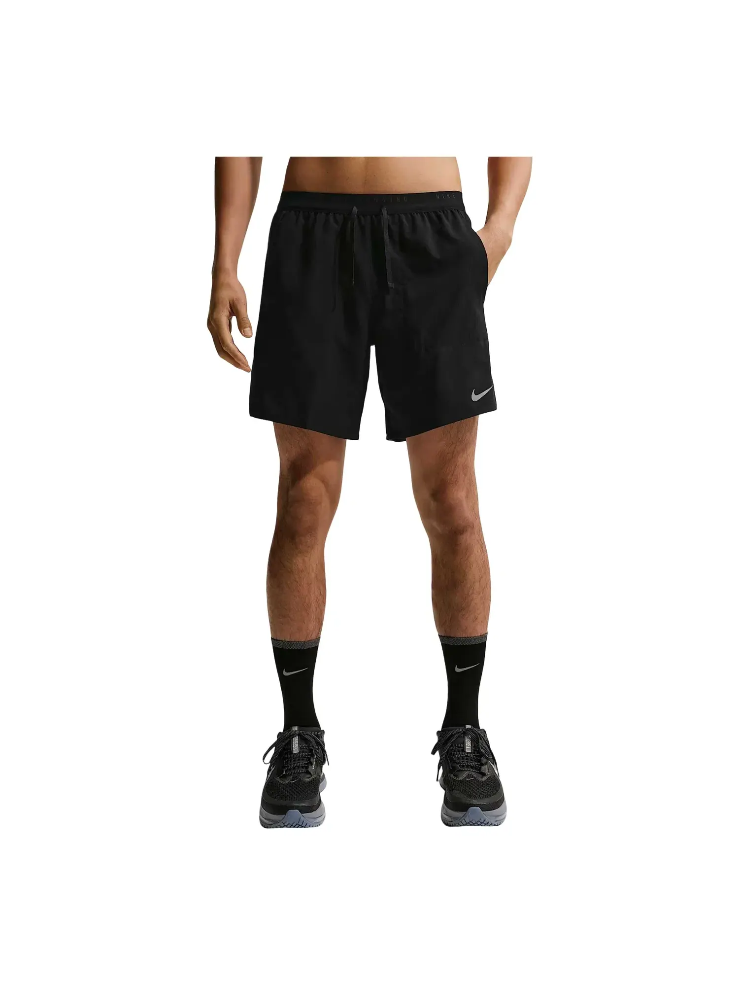 Мужские беговые шорты Nike Stride Dri-FIT 7-дюймовые с подкладкой — изображение 1 из 4, черный