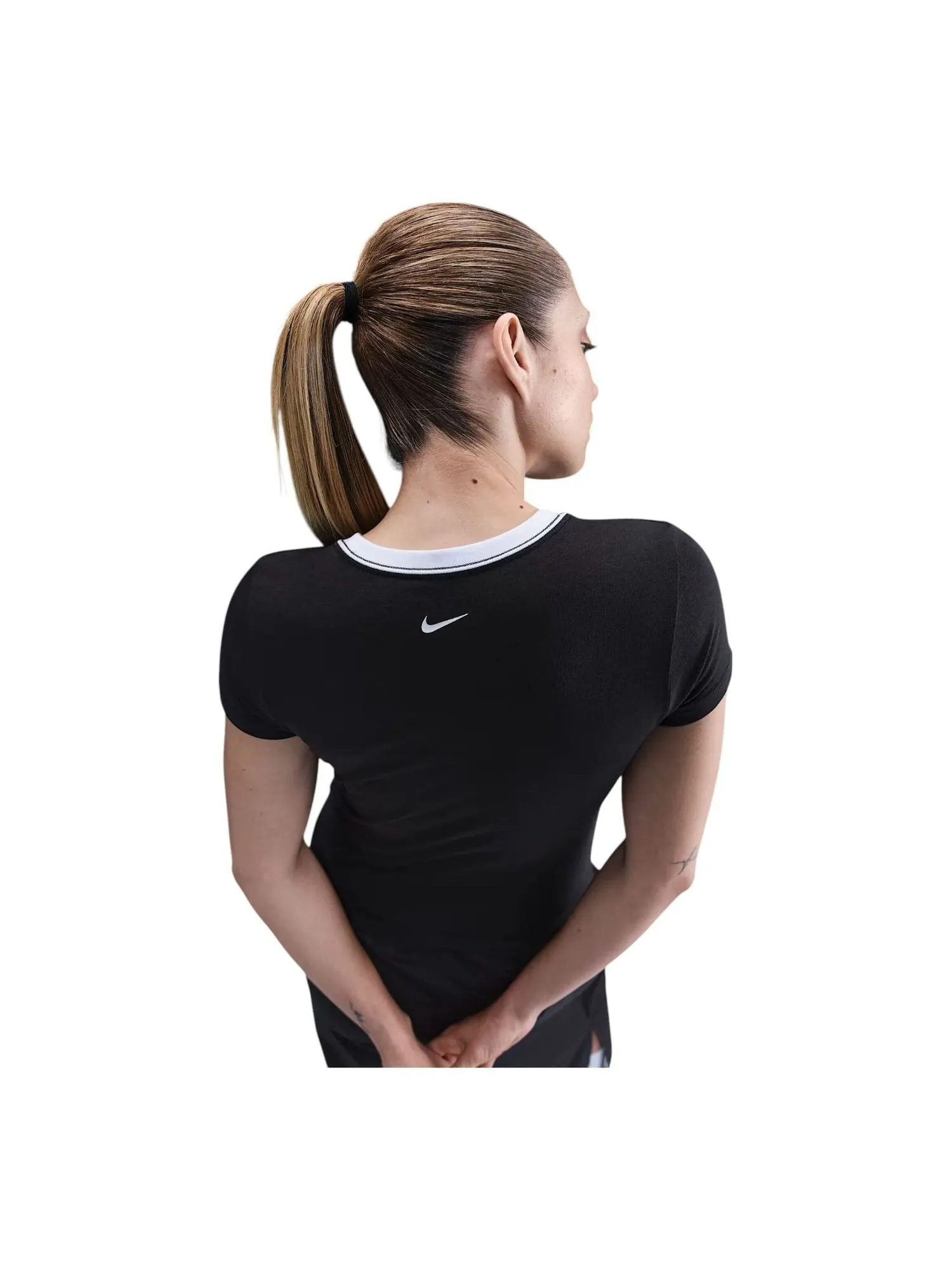 (WMNS) Укороченная трикотажная футболка Nike Sportswear Chill Knit Slim Cropped T-Shirt — изображение 2 из 3