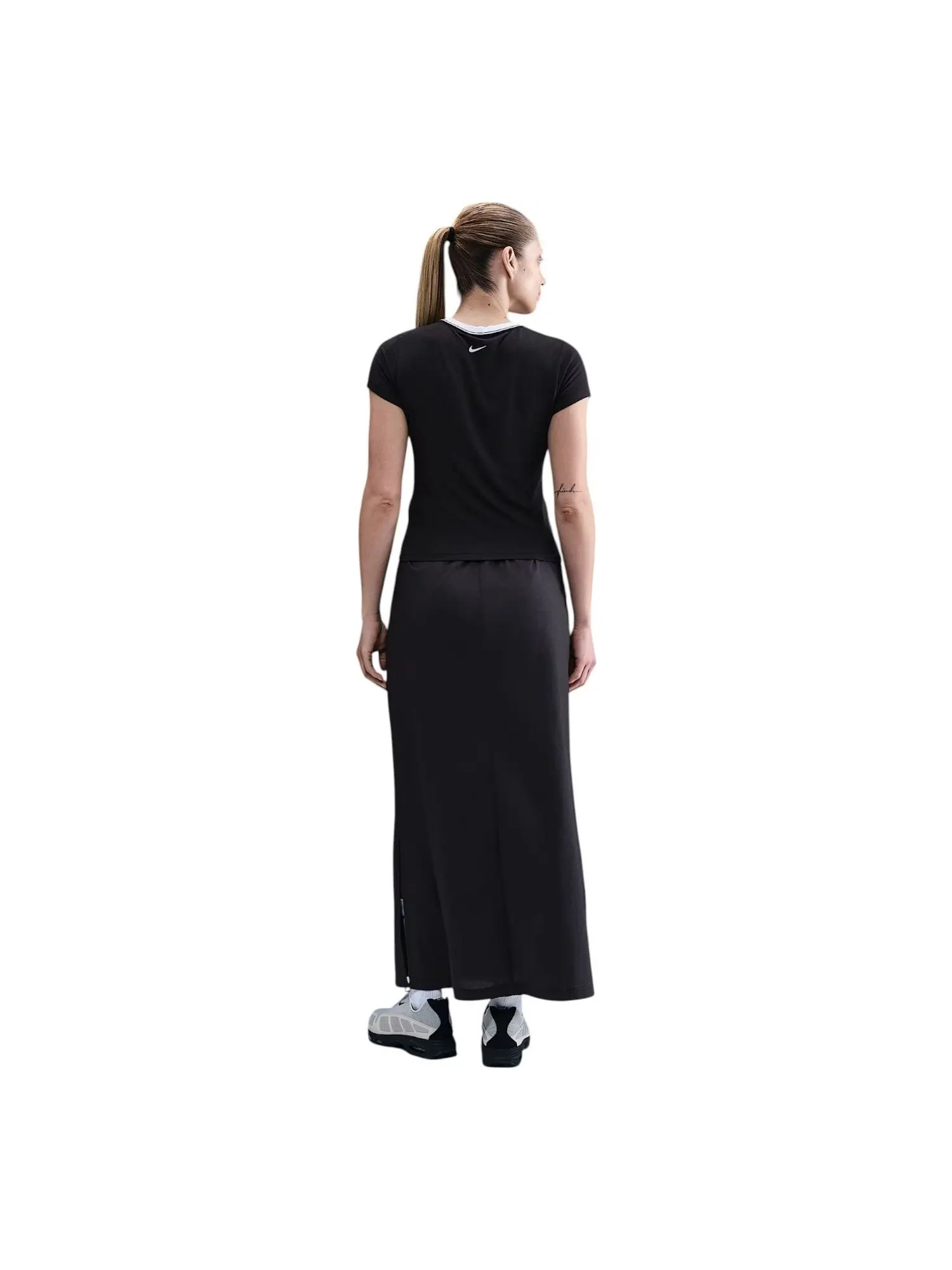 (WMNS) Укороченная трикотажная футболка Nike Sportswear Chill Knit Slim Cropped T-Shirt — изображение 3 из 3