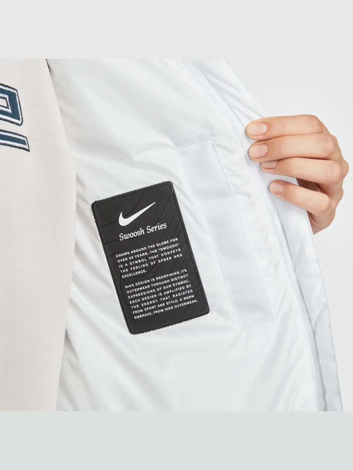 Жилет (WMNS) Nike Sportswear Swoosh Series Oversized Down Vest 'Summit White' — изображение 6 из 6, белый