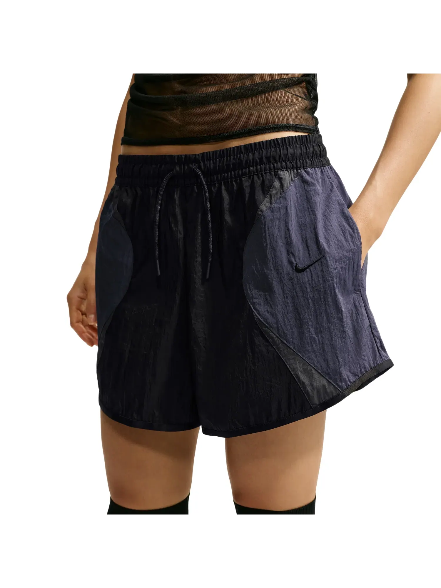 Женские шорты свободного кроя с завышенной посадкой Nike Sportswear Loose Mid-Rise Track Shorts — изображение 1 из 4, черный
