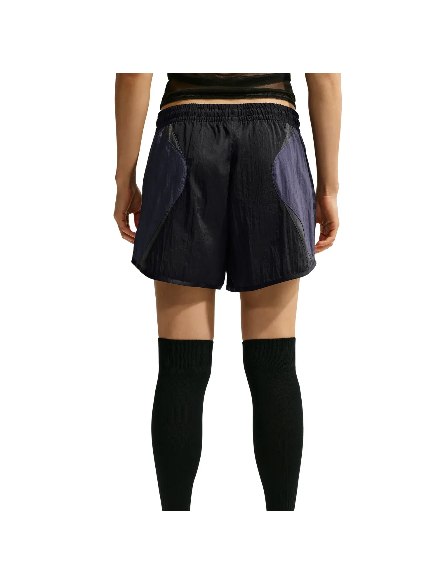Женские шорты свободного кроя с завышенной посадкой Nike Sportswear Loose Mid-Rise Track Shorts — изображение 2 из 4, черный