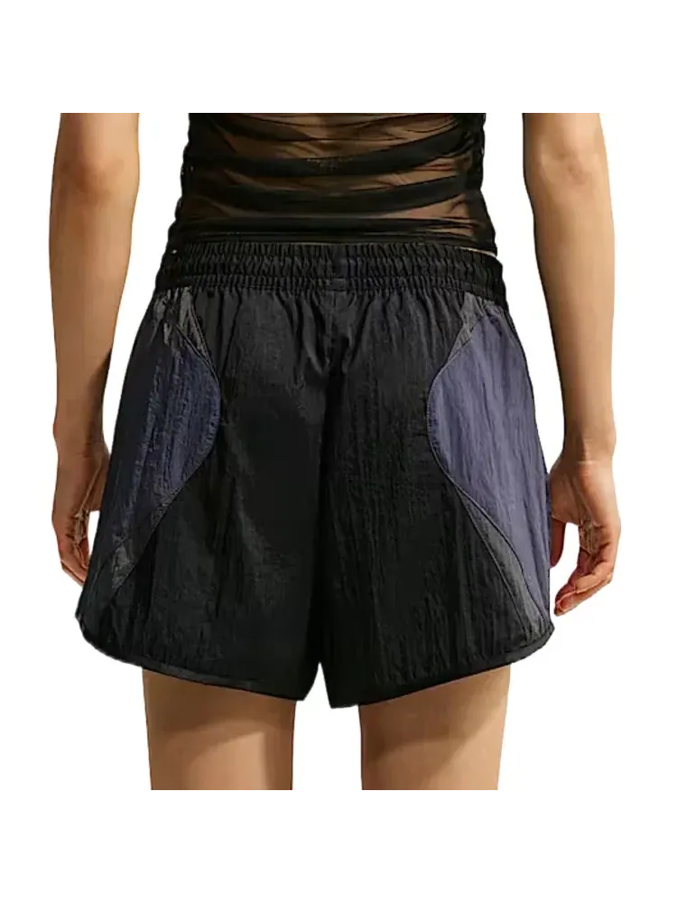 Женские шорты свободного кроя с завышенной посадкой Nike Sportswear Loose Mid-Rise Track Shorts — изображение 3 из 4, черный