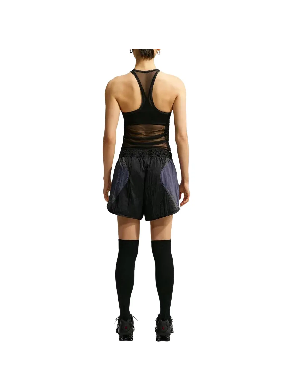 Женские шорты свободного кроя с завышенной посадкой Nike Sportswear Loose Mid-Rise Track Shorts — изображение 4 из 4, черный