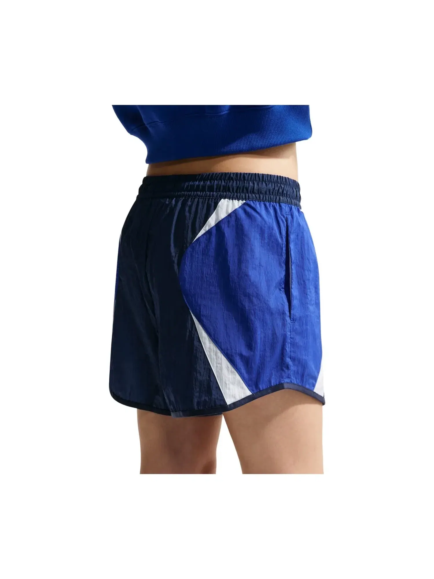 Женские шорты свободного кроя со средней посадкой Nike Sportswear Loose Mid-Rise Track Shorts — изображение 4 из 5