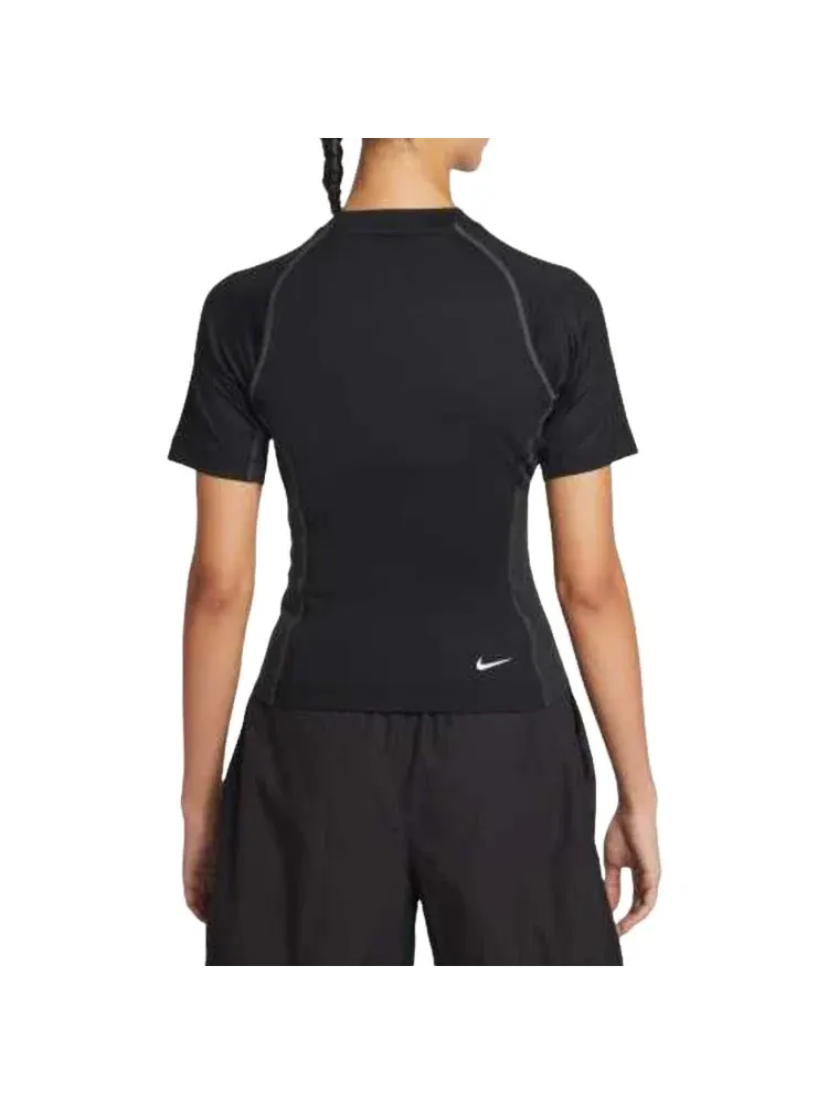 Женская футболка Nike ACG Dri-Fit Layer T-Shirt Black — изображение 2 из 4, черный