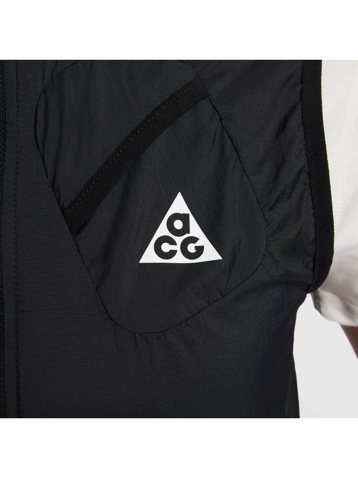 (WMNS) Беговая жилетка Nike ACG Trail Running Vest — изображение 3 из 6, черный