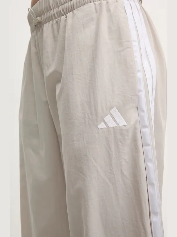 Брюки спортивные Adidas Essentials 3-Stripes Lifestyle Woven Parachute — изображение 5 из 6, бежевый
