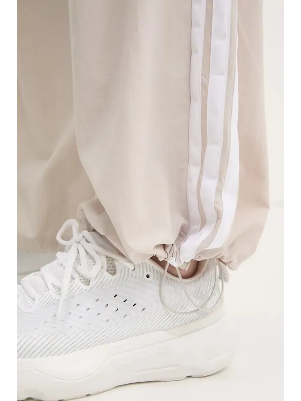 Брюки спортивные Adidas Essentials 3-Stripes Lifestyle Woven Parachute — изображение 6 из 6, бежевый