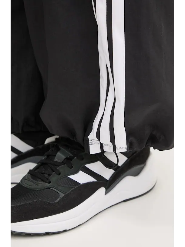 Брюки спортивные Adidas Essentials 3-Stripes Lifestyle Woven Parachute — изображение 6 из 6, черный