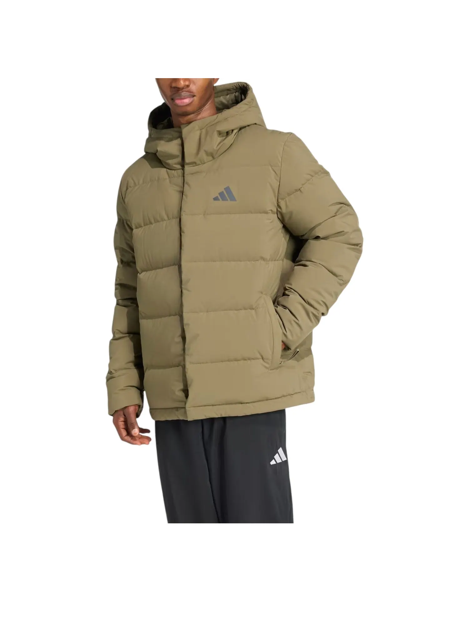 Пуховая куртка Adidas Helionic Climawarm с капюшоном, цвет 'Olive Strata', модель — изображение 2 из 3