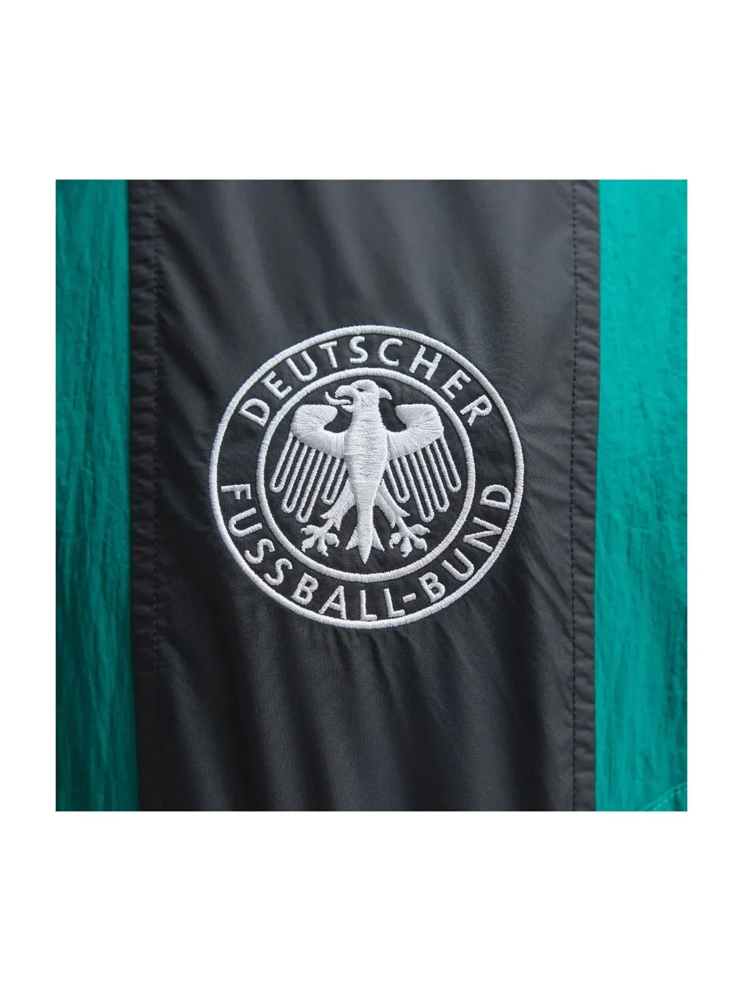 Мужская куртка с длинным рукавом EQT Track Jacket Adidas — изображение 2 из 4, зеленый