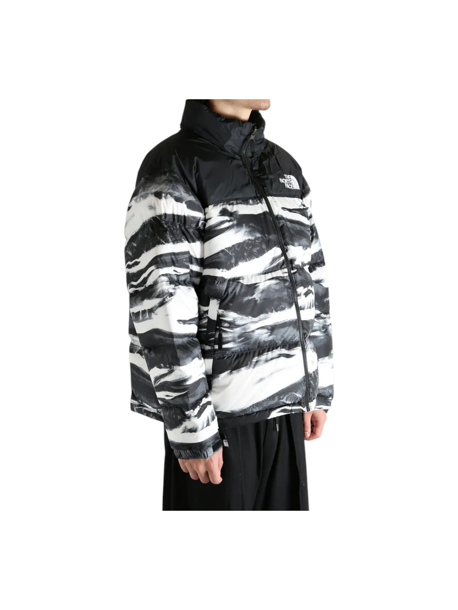 Куртка The North Face 1996 Retro Nuptse Jacket 'TNF Black Edge Of Light Print TNF Black' — изображение 2 из 4