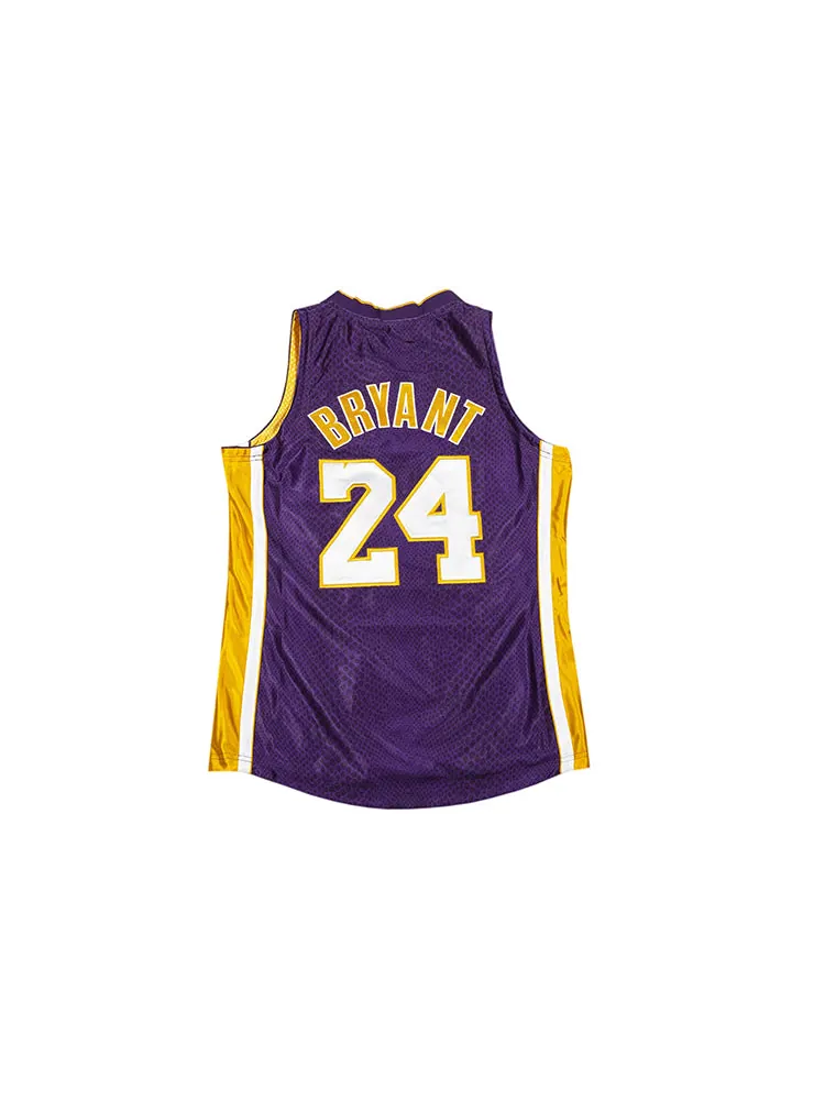 Баскетбольное джерси Mitchell & Ness Kobe Bryant Authentic Jersey 'Los Angeles Lakers - Kobe Bryant' — изображение 2 из 9