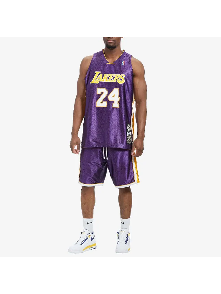 Баскетбольное джерси Mitchell & Ness Kobe Bryant Authentic Jersey 'Los Angeles Lakers - Kobe Bryant' — изображение 5 из 9
