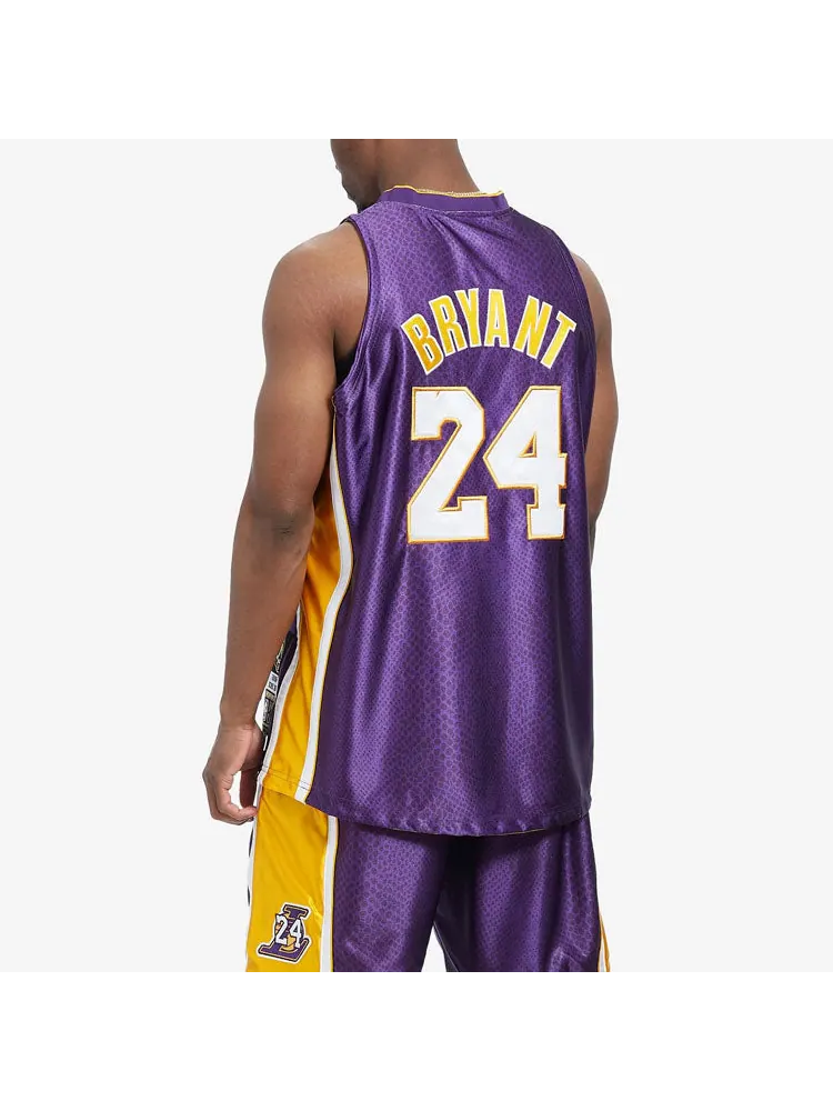 Баскетбольное джерси Mitchell & Ness Kobe Bryant Authentic Jersey 'Los Angeles Lakers - Kobe Bryant' — изображение 7 из 9