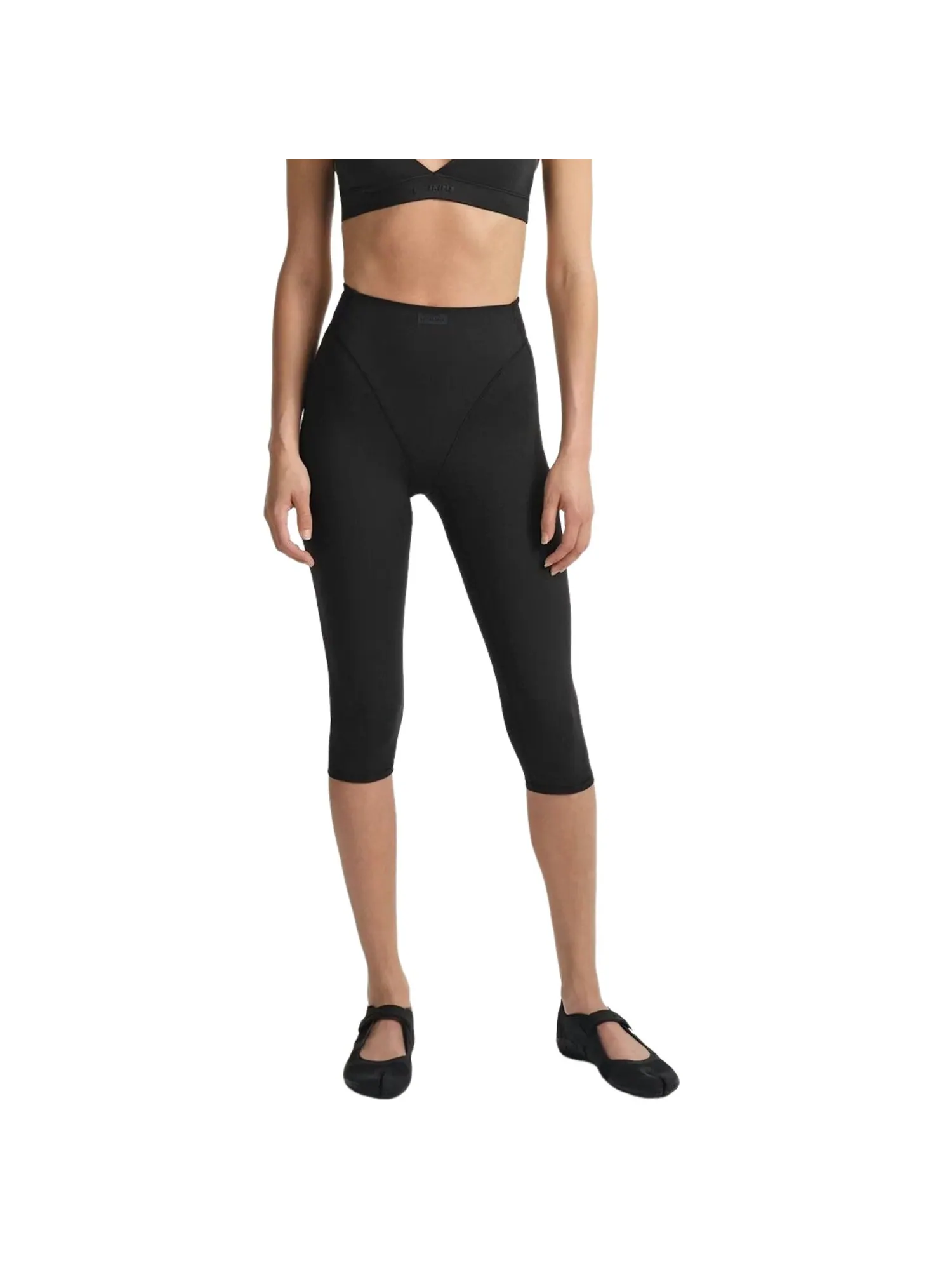 (WMNS) Nike x SKIMS Матовые укороченные леггинсы с V-образным вырезом, 43 см, цвет «Обсидиан» — изображение 2 из 3