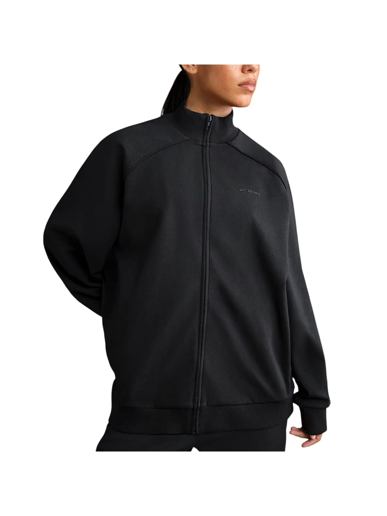 (WMNS) Nike x SKIMS Матовая трикотажная спортивная куртка оверсайз на молнии, цвет «Обсидиан» — изображение 2 из 3