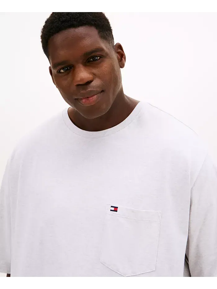 Мужская футболка с карманом и круглым вырезом Tommy Big & Tall Tommy Hilfiger — изображение 3 из 4, светлый серый