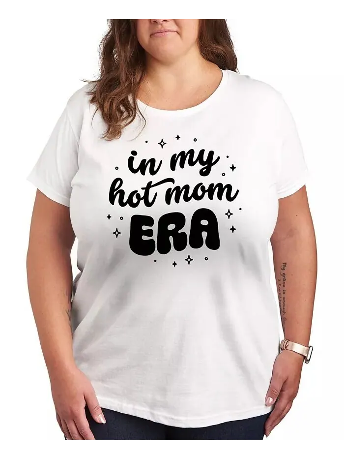 Футболка больших размеров с рисунком In My Hot Mom Era Hybrid Apparel — белый