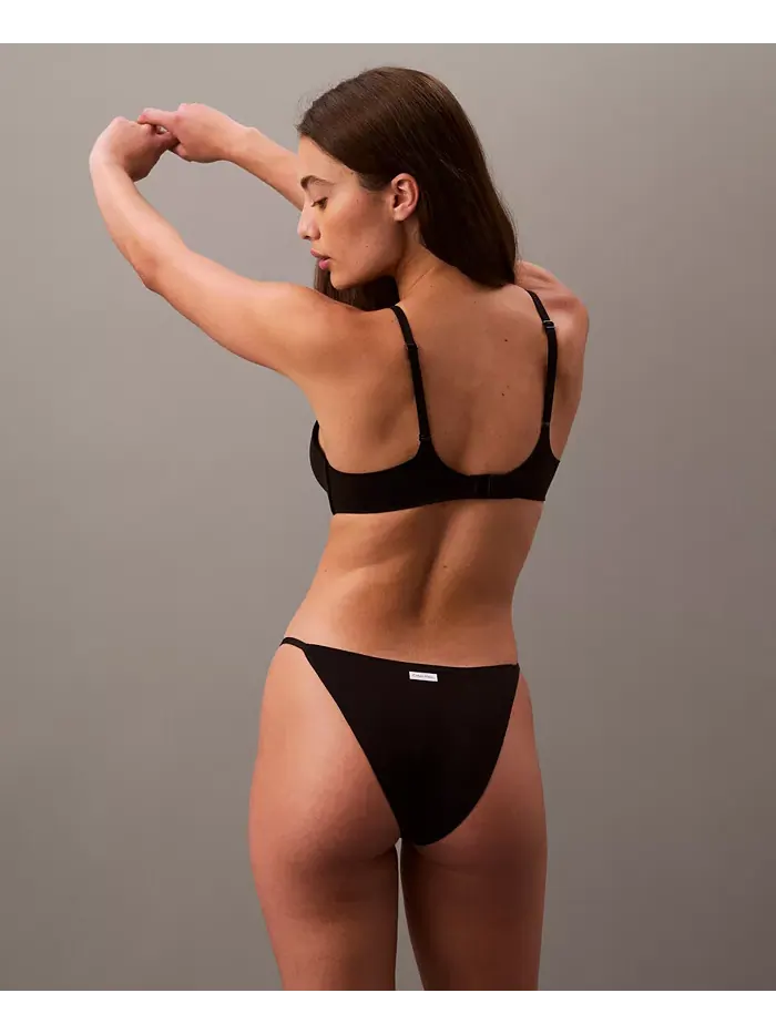 Женский бюстгальтер Perfectly Fit Wireless T-Shirt Bra QF8013 Calvin Klein — изображение 3 из 5, черный