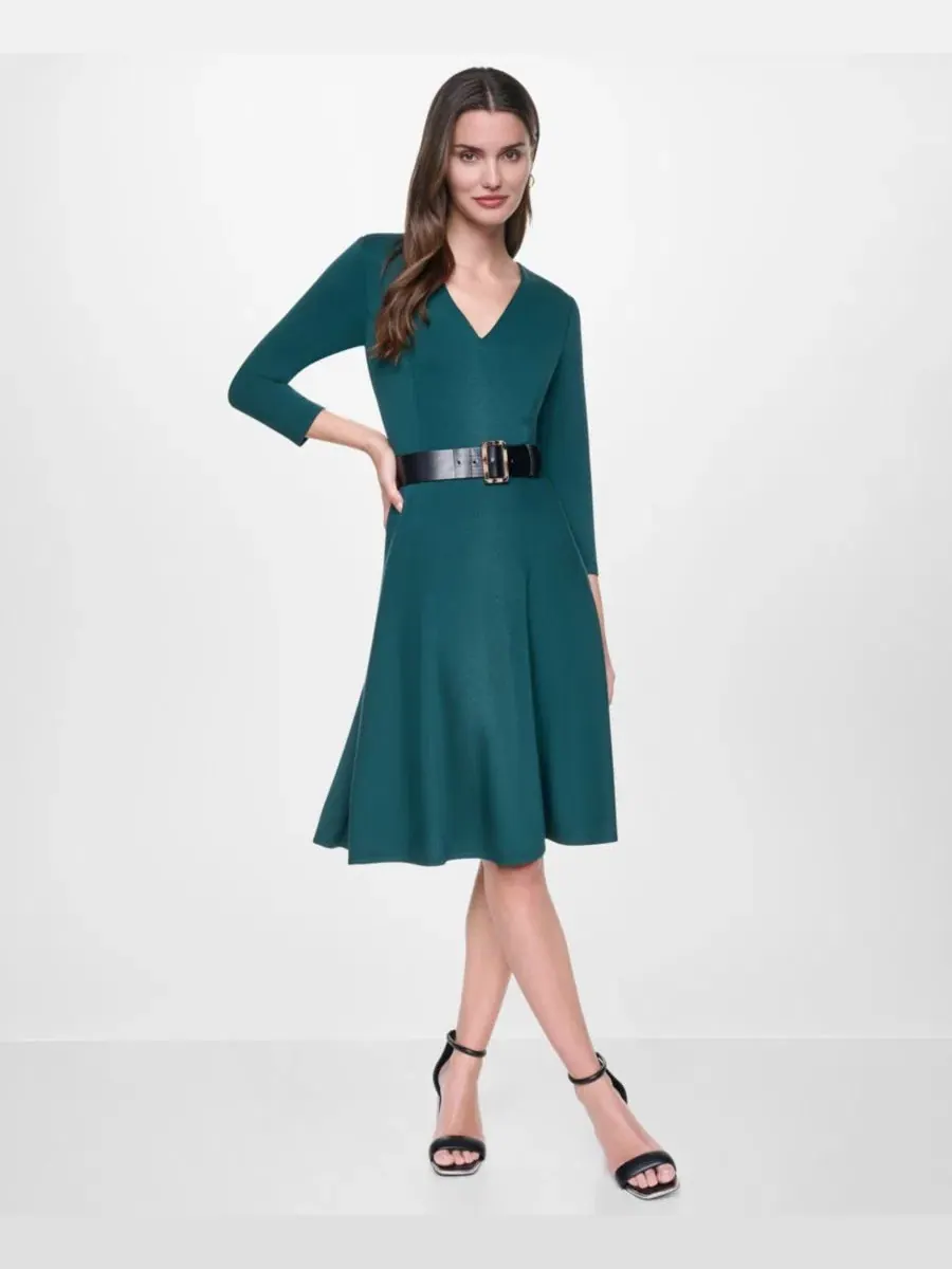 Платье миди с V-образным вырезом и поясом DKNY — изображение 1 из 5, малахит
