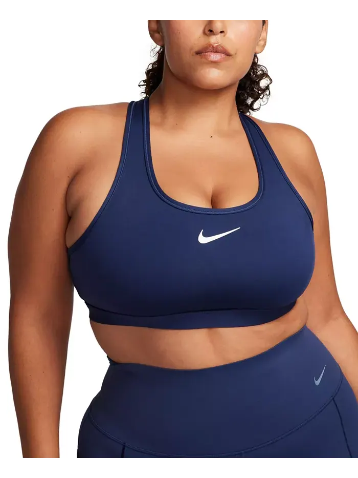 Женский спортивный бюстгальтер с подкладкой Swoosh, XS-4X Nike — изображение 1 из 1, темно-синий/белый
