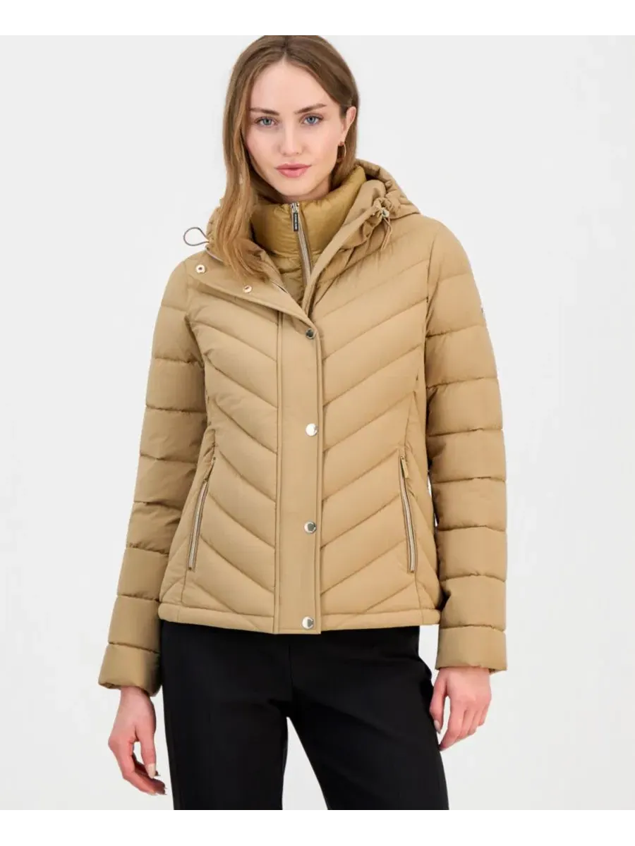 Женское стеганое пальто-пуховик с капюшоном, модель Hooded Bibbed Packable Puffer Coat Michael