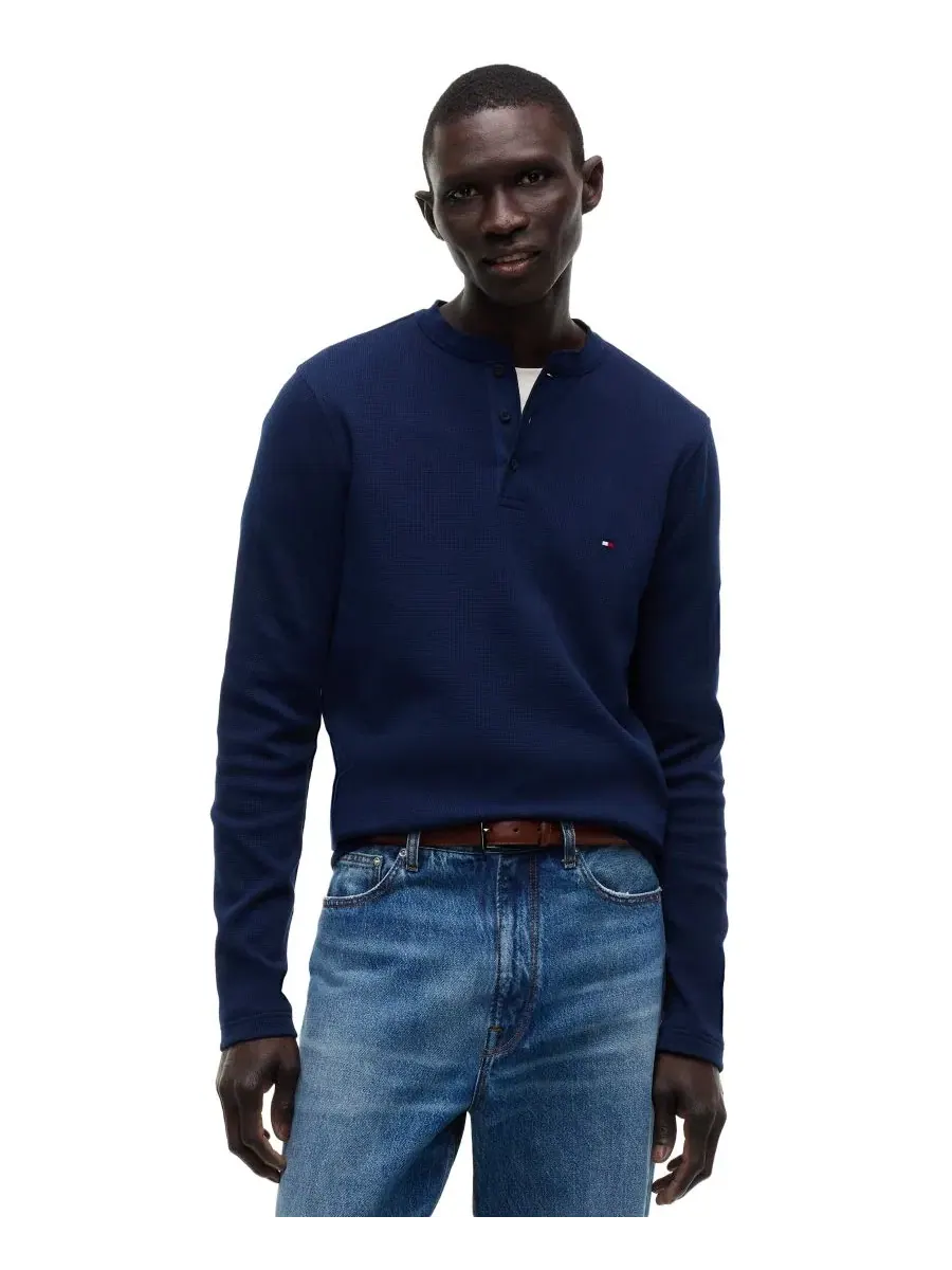 Лонгслив-поло с фактурным вафельным трикотажем Tommy Hilfiger — изображение 1 из 4, темно-синий