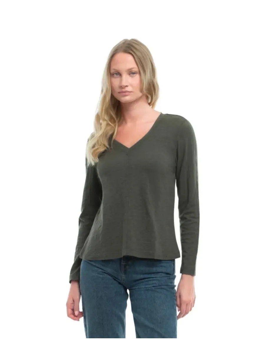 Женская футболка с глубоким V-образным вырезом и зауженным силуэтом WILT Clothing — серый
