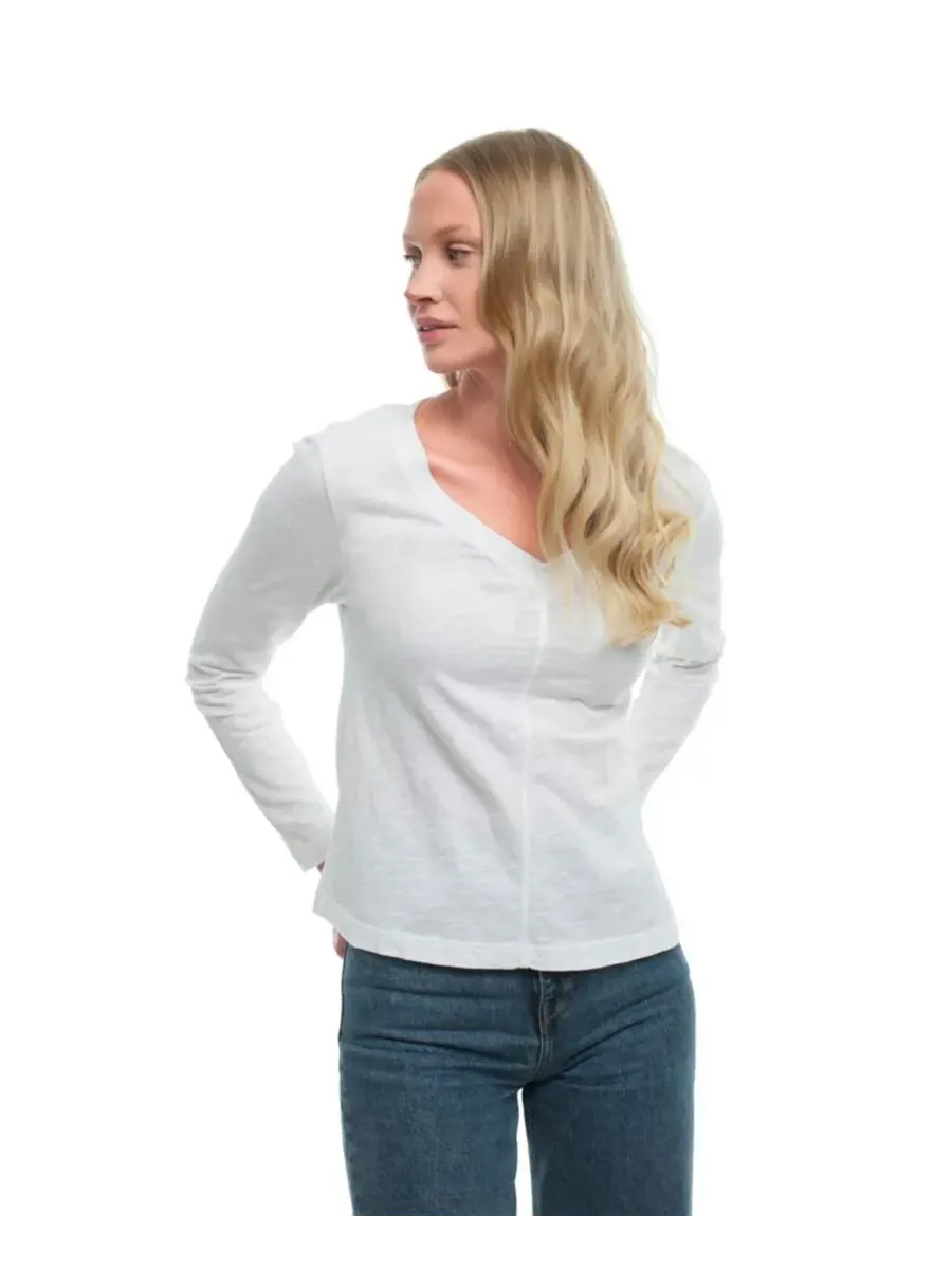 Женская футболка с глубоким V-образным вырезом и зауженным силуэтом WILT Clothing — изображение 4 из 4, белый