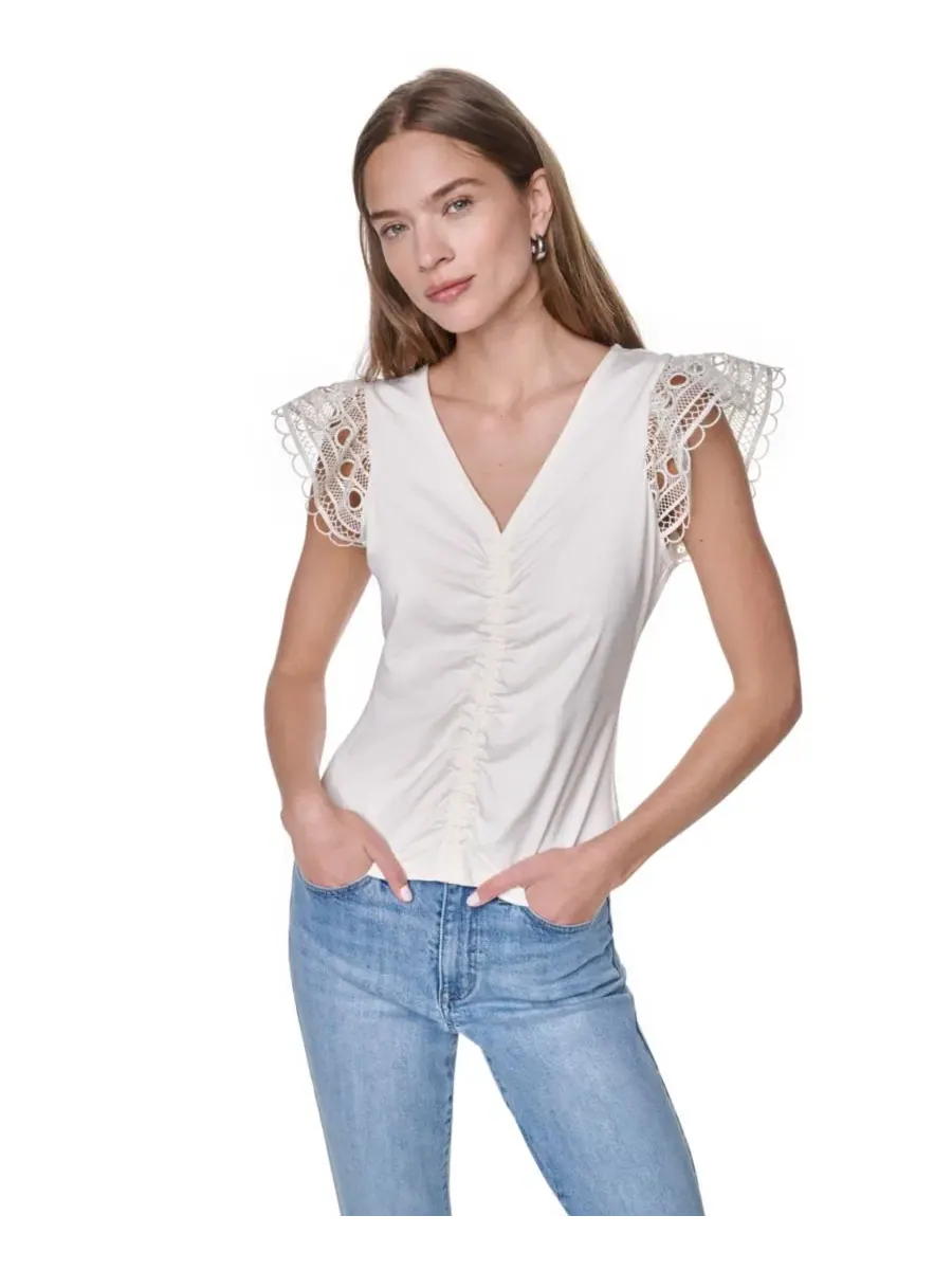 Женская блузка с V-образным вырезом, кружевной отделкой и сборками DKNY — изображение 1 из 5, кокос