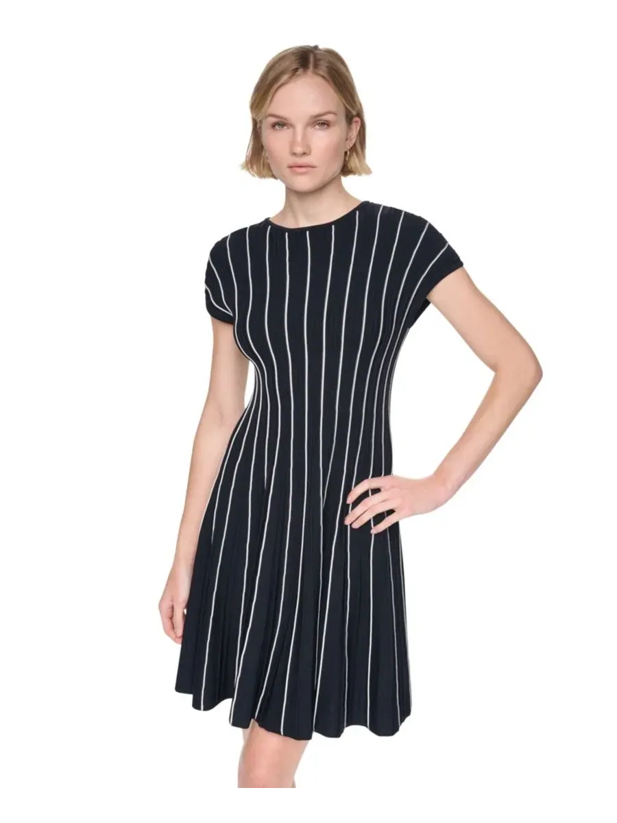Платье-трапеция с ребристым трикотажем Cap Sleeve DKNY — изображение 4 из 6, черный/кремовый
