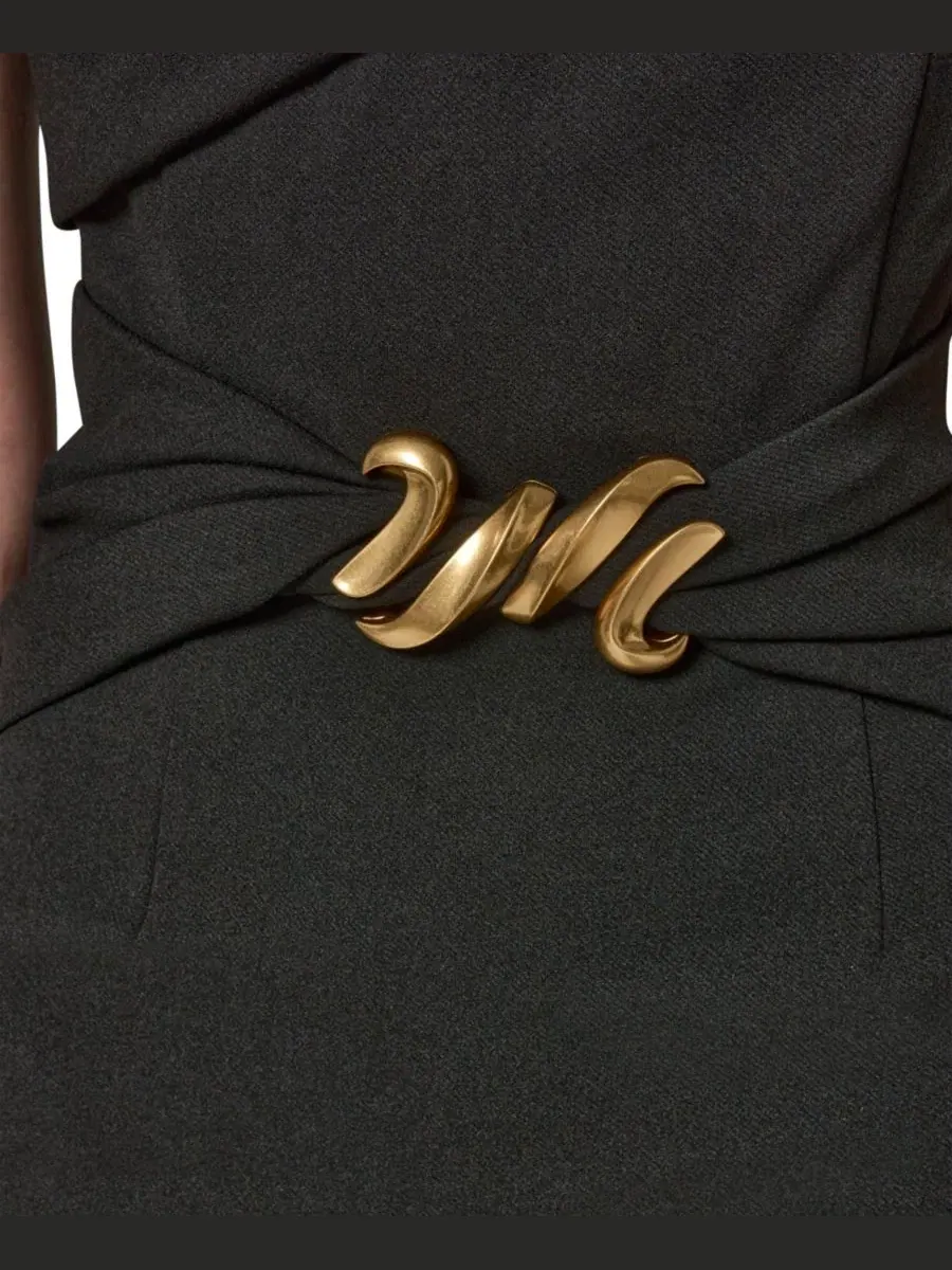 Платье-футляр миди с портретным вырезом и поясом с пряжкой, модель Portrait Neck Sheath Midi Dress — изображение 6 из 7