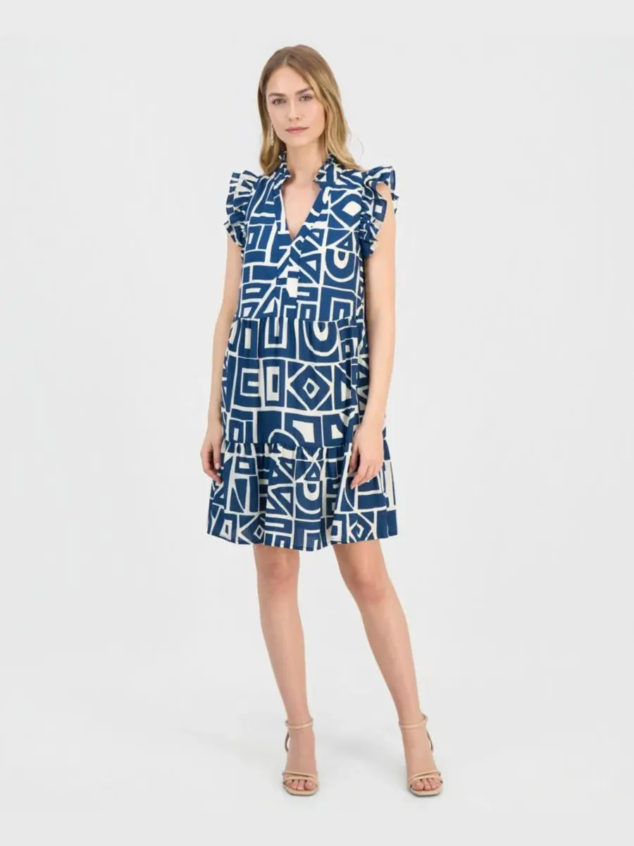 Платье-трапеция с рюшами и принтом Petite Ruffled Tiered Shift Dress Sandra Darren — синий