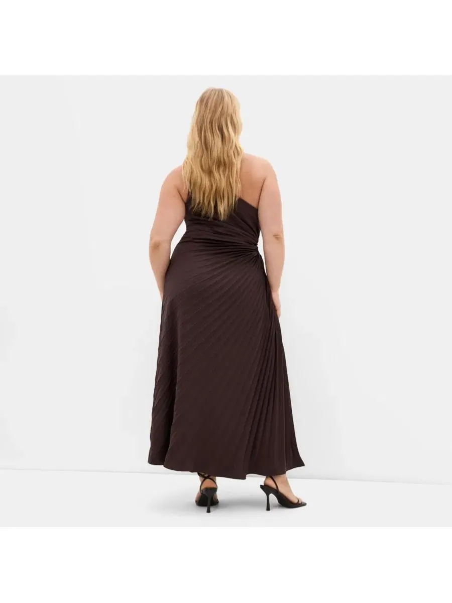Платье макси с одним плечом Aliza One Shoulder Pleat Maxi Dress, City Chic — изображение 2 из 5, шоколад