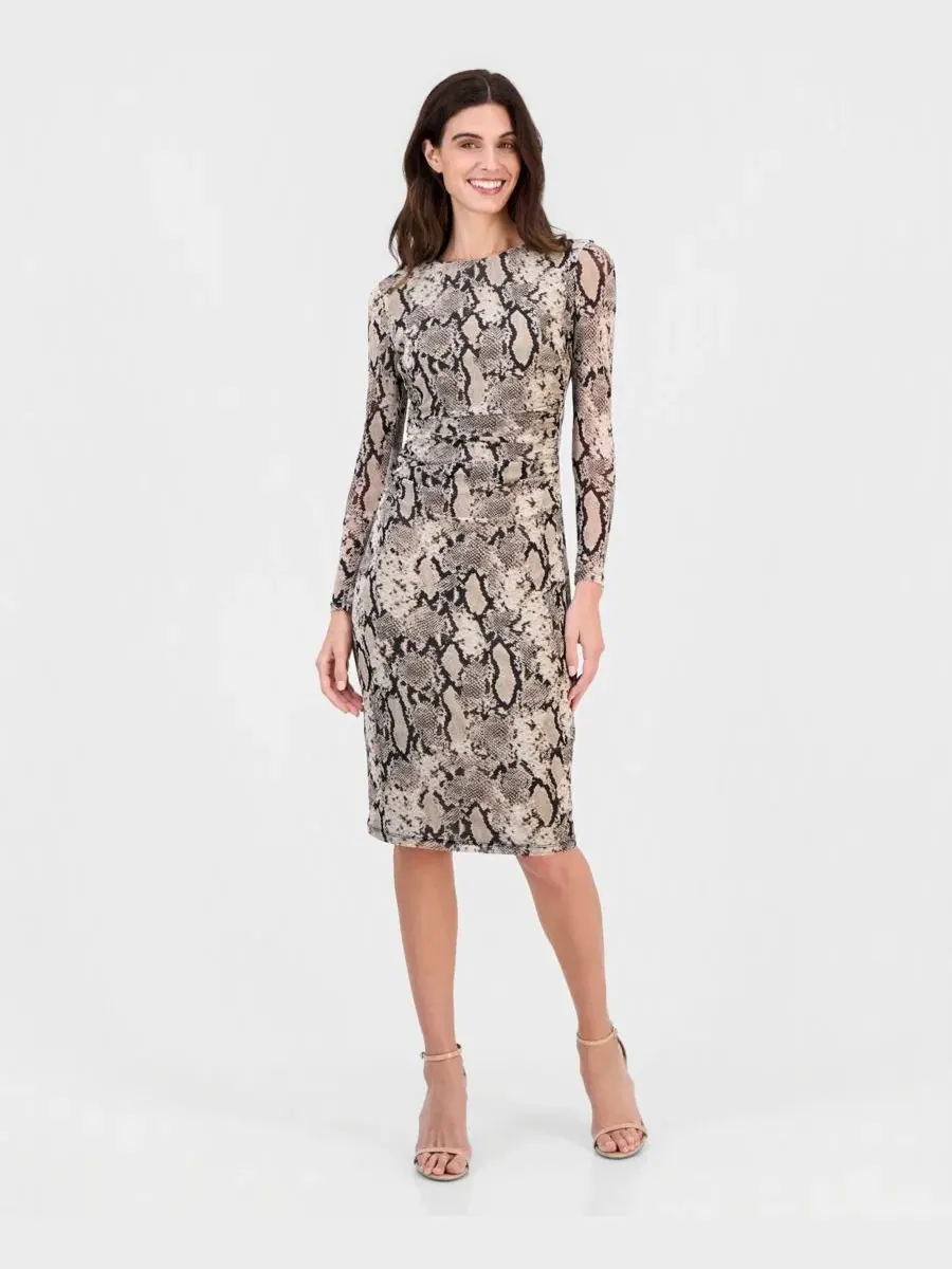 Платье миди с принтом «змейка» и утяжкой на талии, модель Petite Snake-Print Long-Sleeve