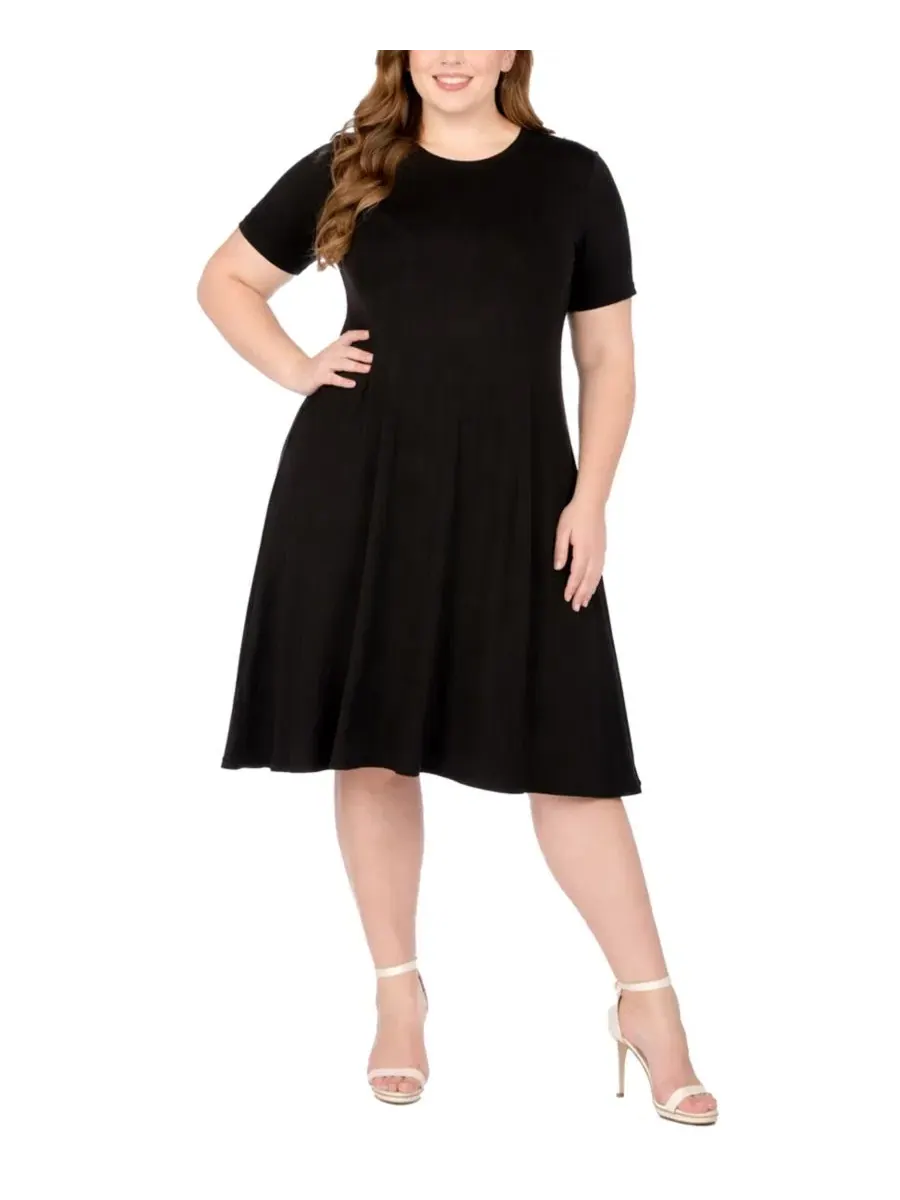Платье-трапеция с коротким рукавом и боковыми карманами, модель Plus Size Tee Swing Midi Dress — изображение 2 из 5, черный