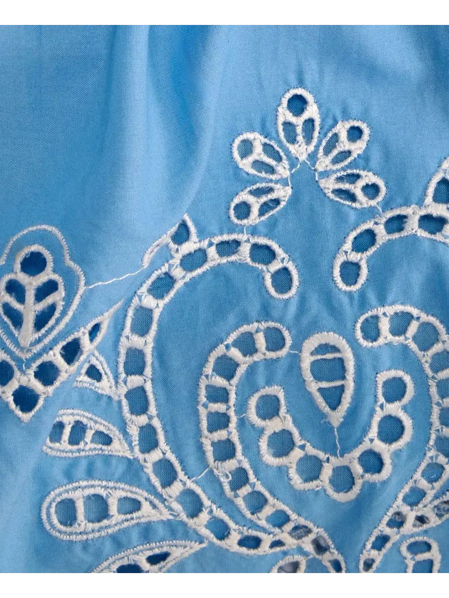 Платье-рубашка мини с вышивкой по подолу, модель Cutwork-Hem Mini Shirtdress On 34th — изображение 4 из 4, синий