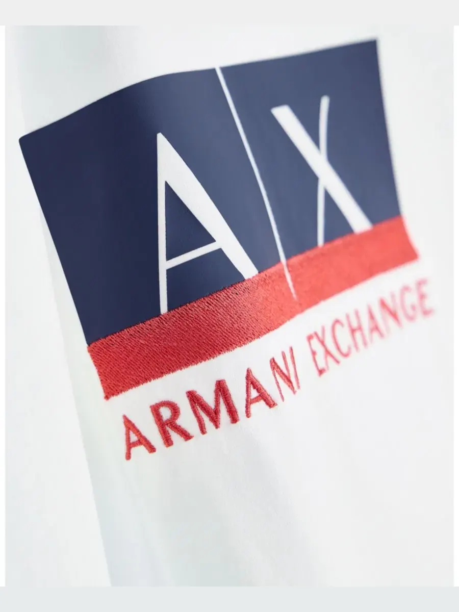 Футболка с металлическим принтом и логотипом AX A|X Armani Exchange — изображение 5 из 8, белый