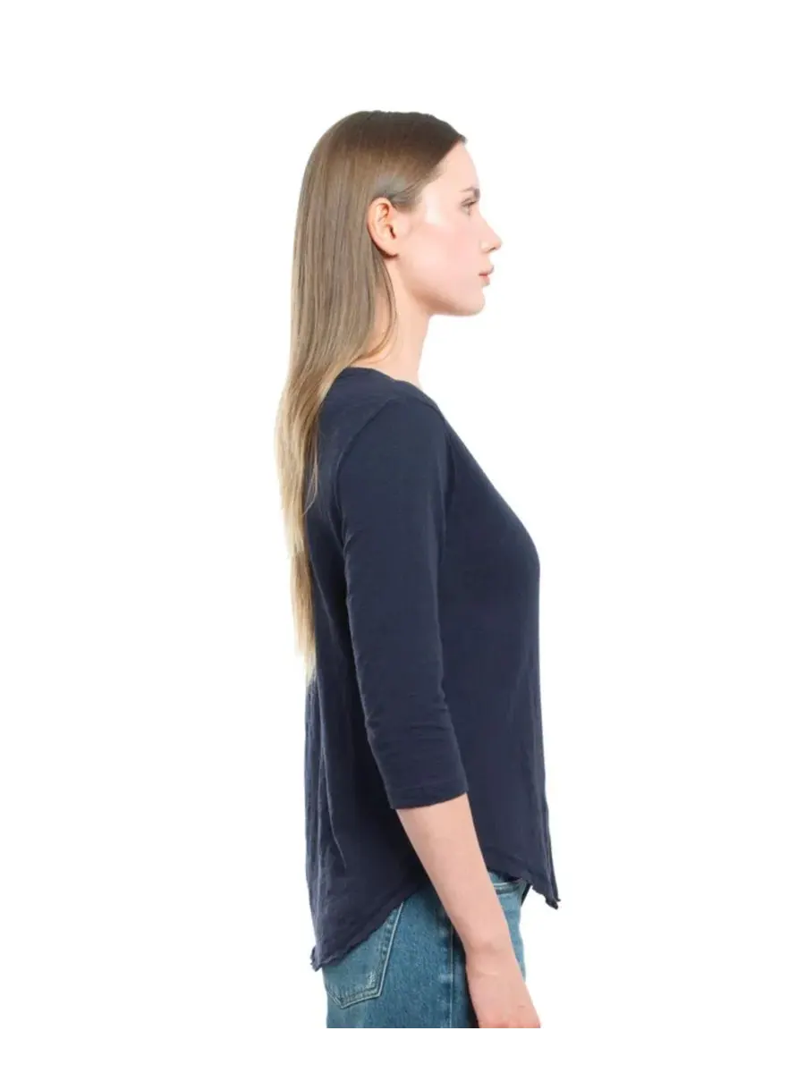 Женская футболка WILT с рукавом 3/4 и V-образным вырезом Wilt Clothing — изображение 2 из 3