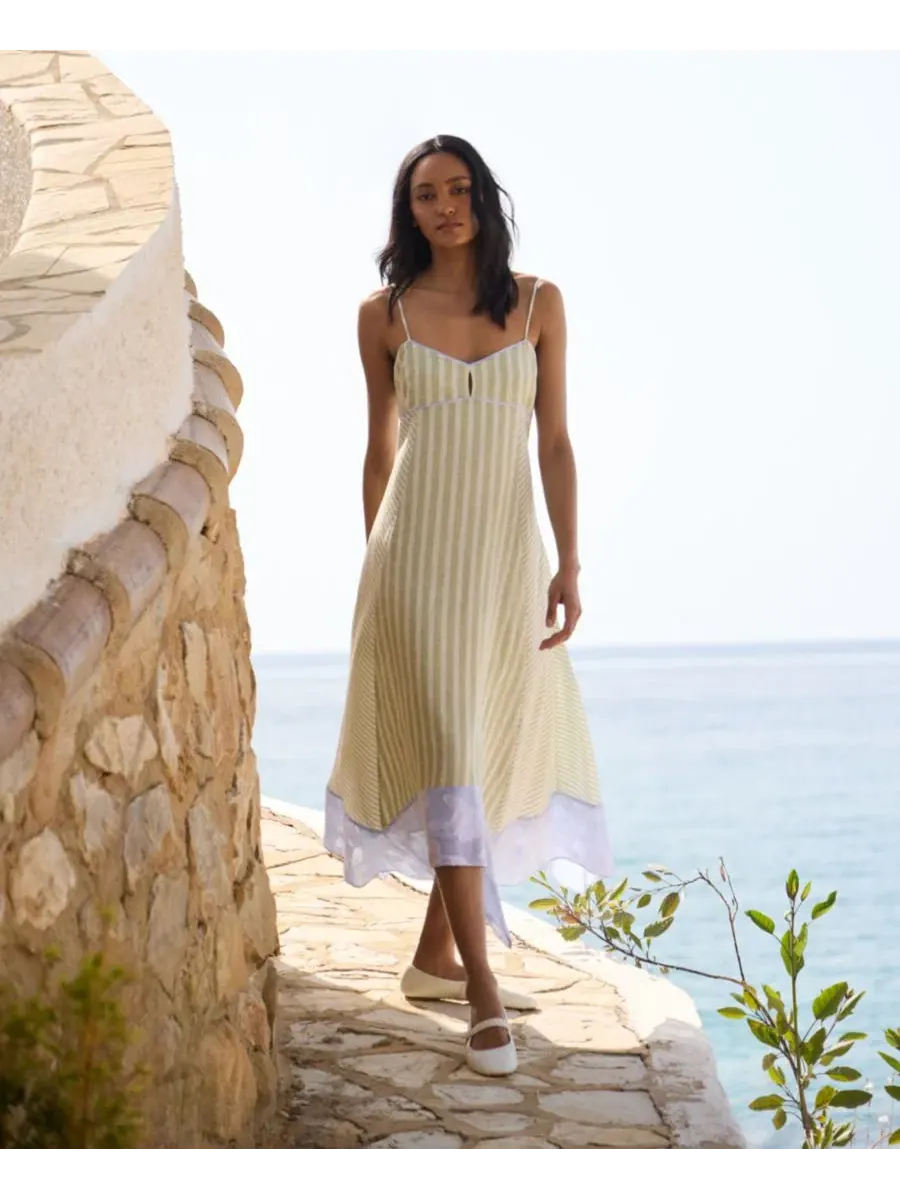 Платье миди с принтом в полоску, модель Striped High-Low BCBG — изображение 10 из 11, белый